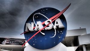 A Prada tervezi az űrruhákat a NASA holdmissziójához